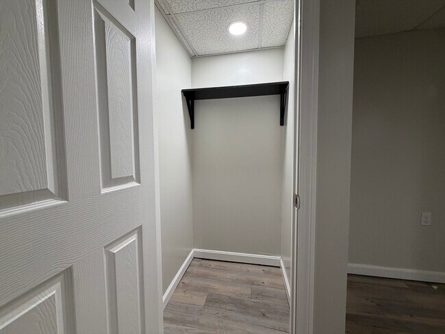 Building Photo - 320-322-322 Wood St