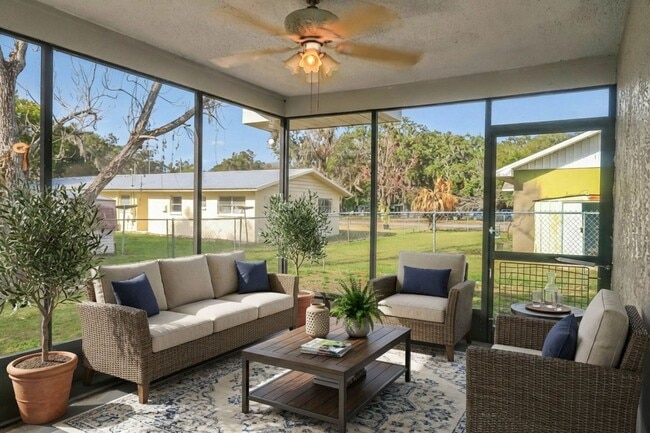 Building Photo - 2 Bedroom, 2 Bathroom Home for Rent in Dade City!