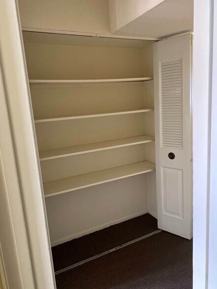 hall/linen closet - 1022 Gum Pl