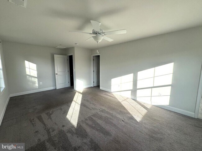 Building Photo - 3541 Oak Dr