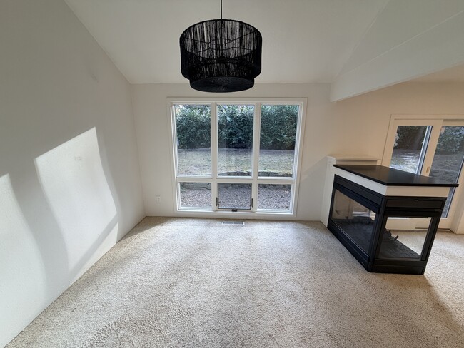 Building Photo - 1620 Ash St