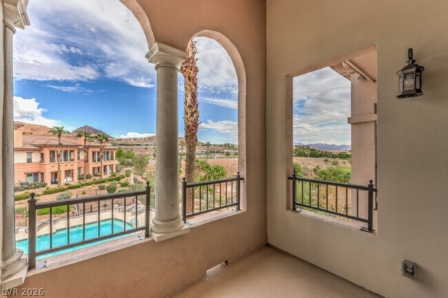 Building Photo - 10 Via Vasari