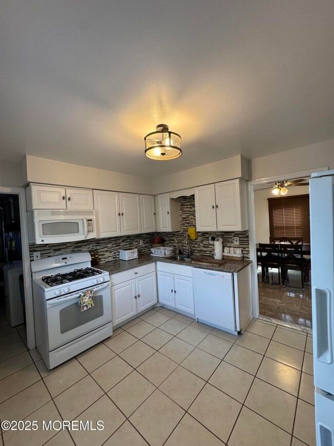 Building Photo - 738 18th Ave