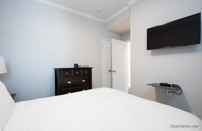 Building Photo - 1724 21st St NW