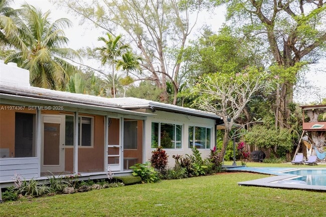 Building Photo - 750 NE 120th St