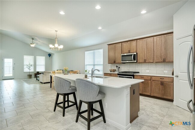 Building Photo - 532 Tanda Ln
