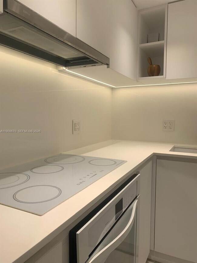 Building Photo - 900 Bay Dr