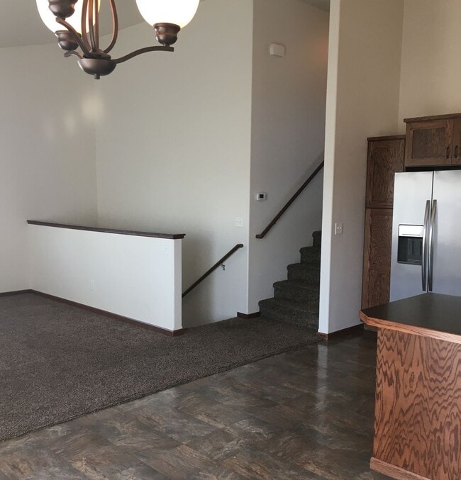 Building Photo - 3 Bed 3 Bath Twin Home