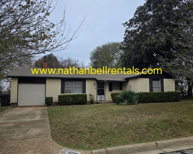 Building Photo - 2485 Cypress Dr