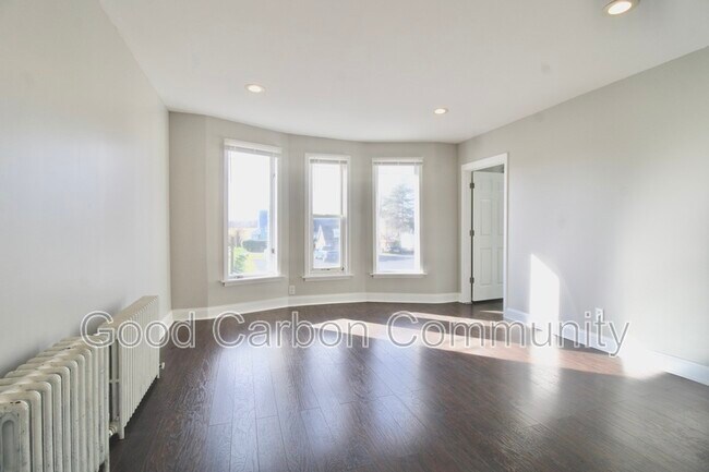 Building Photo - 765 Oliver St