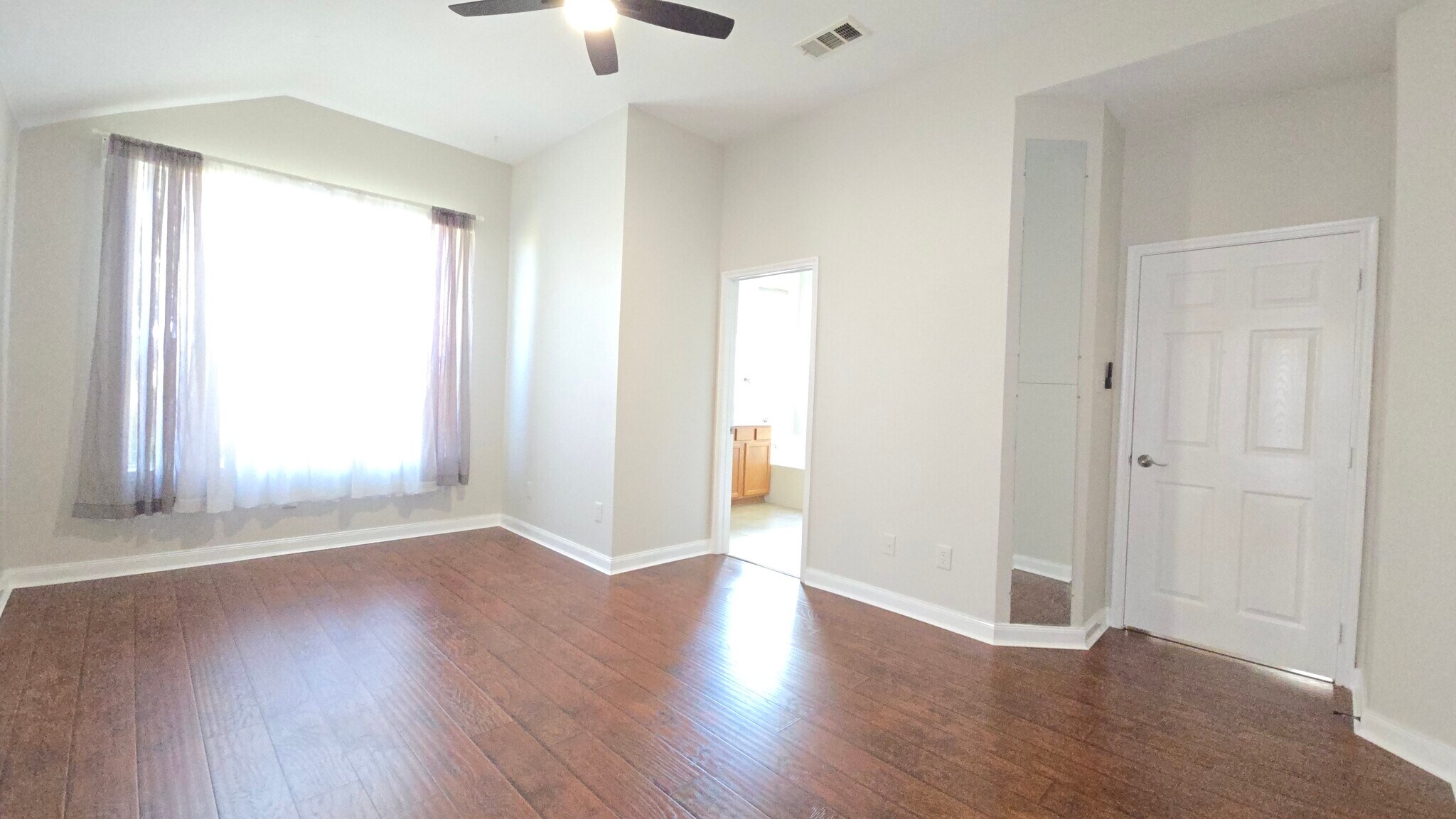 Building Photo - 6800 Oak Falls Dr