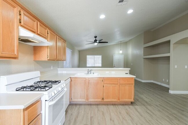 Building Photo - 3 BD 2 BTH SINGLE STORY FOR RENT IN GREEN VALLEY! * COMING SOON *