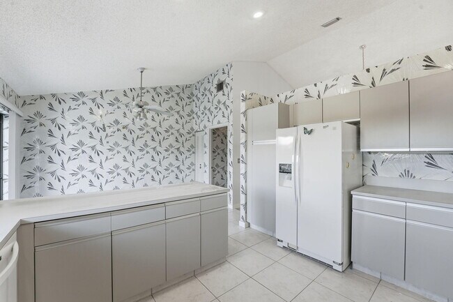 Building Photo - 9476 El Clair Ranch Rd