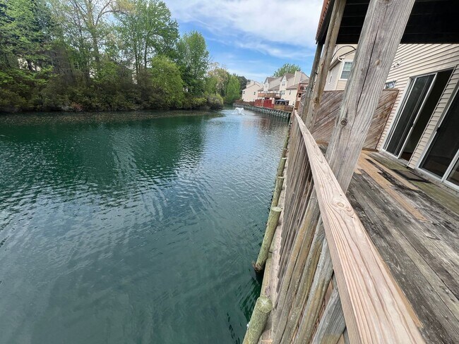 Building Photo - 833 Gas Light Ln