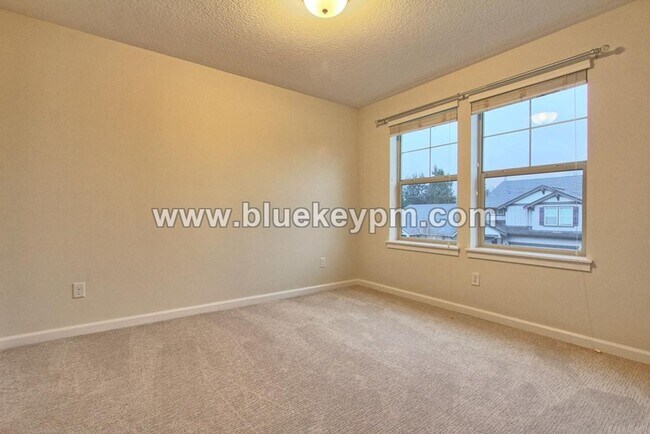 Building Photo - 3 Bed, 2.5 Bath Luxury Home in Ridgefield