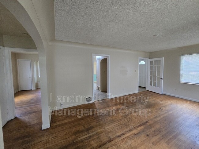 Building Photo - 15205 Maplewood Ave