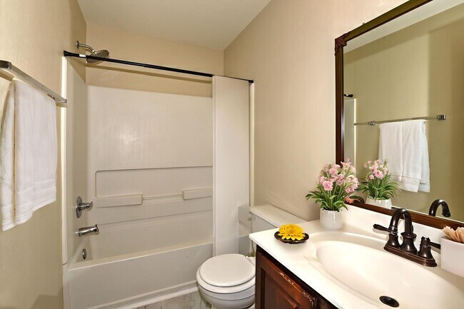 Building Photo - ONE STORY  |  GREAT LOCATION  |  NEAR 1605...