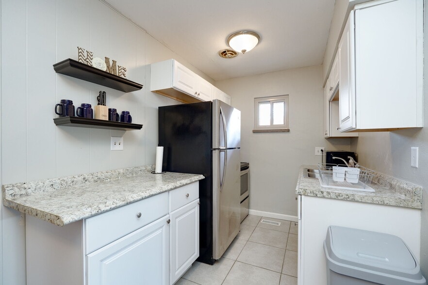 Building Photo - 3048 Southdale Dr