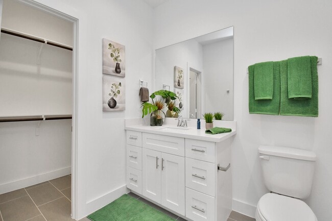 Building Photo - 2008 Laverne Holw Ln