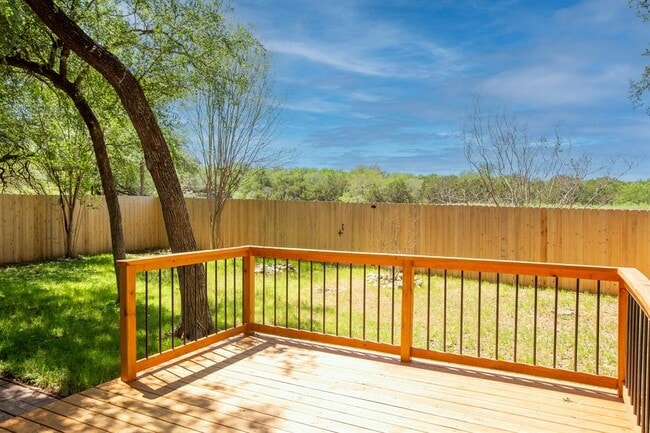 Building Photo - 2204 Coats Cir