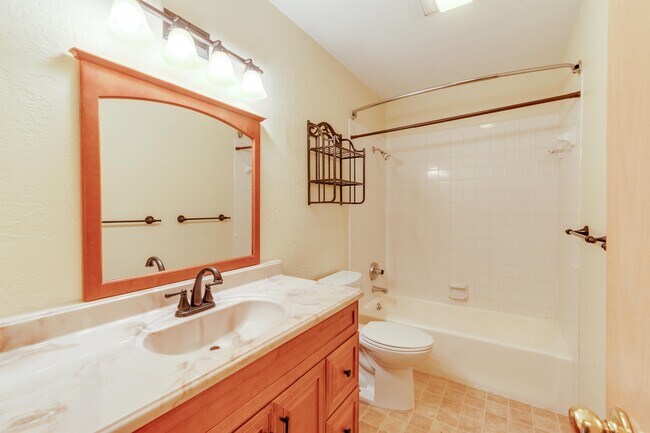 Building Photo - 4835 SE Tattershall Way