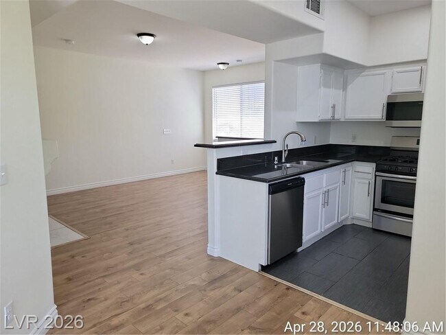 Building Photo - Gated Falls Condo with 3 Bedrooms, Granite Kitchen & Resort Amenities