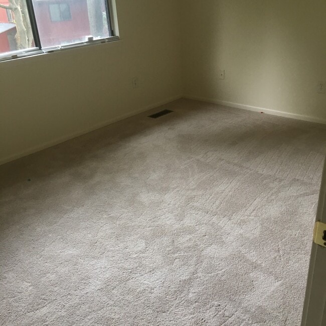 Building Photo - Beautiful 3BR 2.5BA Single Family Home in ...