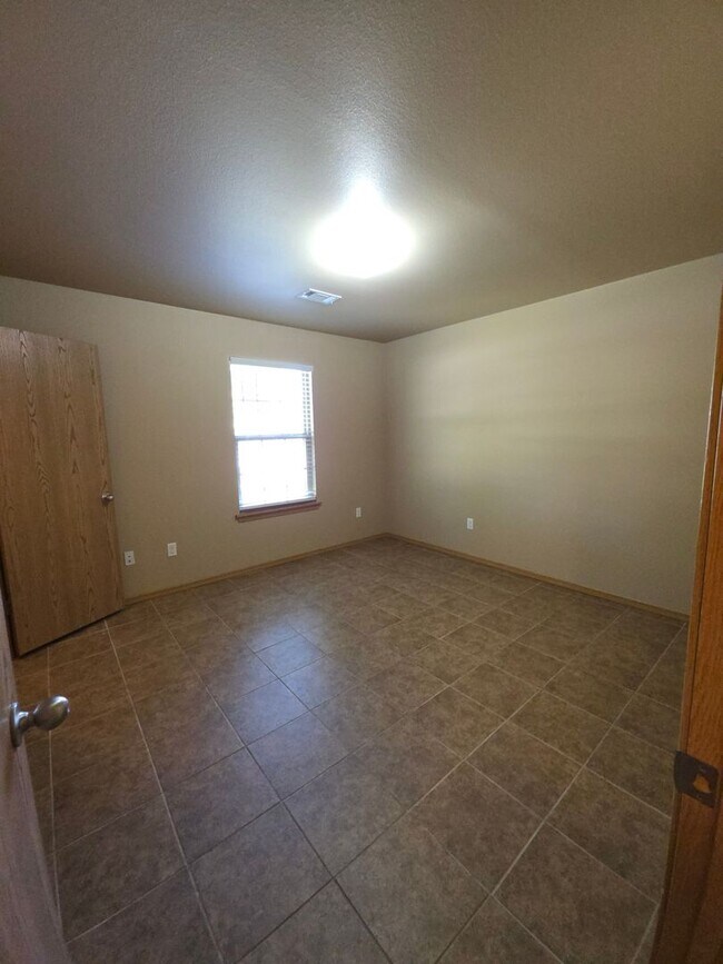 Building Photo - 619 Resimont Dr