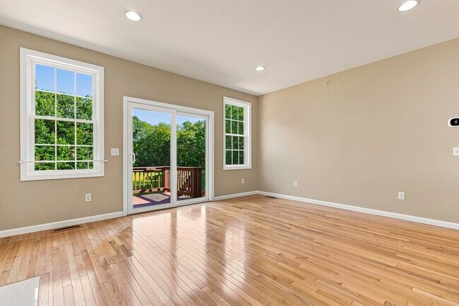 Building Photo - 38 Cherry Ln