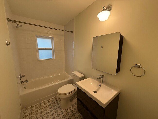 Building Photo - Updated 1 Bedroom for Rent!