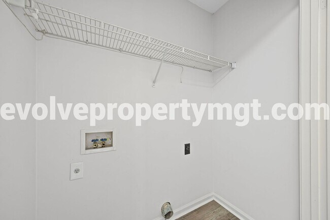 Building Photo - 8608 Port Douglas Dr