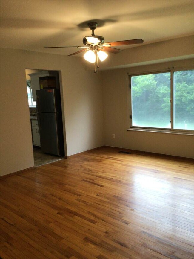 Building Photo - An elegant rental home in Saint Louis!