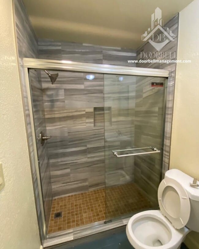 Building Photo - 265 E 2nd St