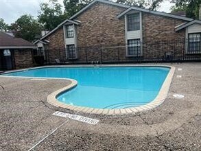 Building Photo - 200 Pecan Dr