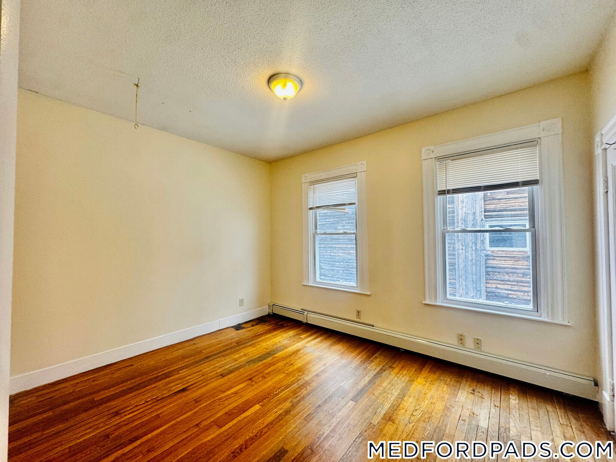 Building Photo - 569 Main St