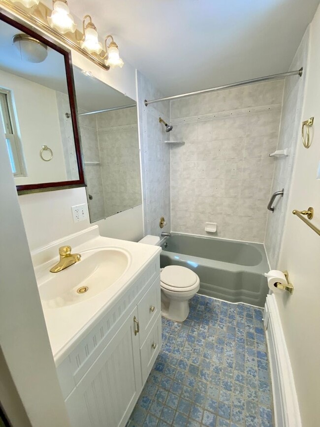 Building Photo - Stunning 2-Bedroom Townhouse in South Philadelphia Available August 1st!