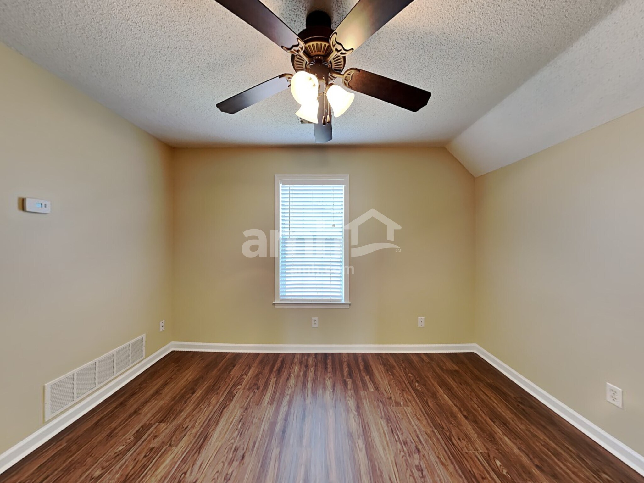 Building Photo - 1400 Pendulum Dr N