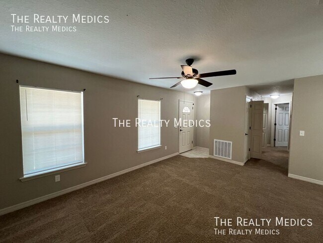 Building Photo - 22 Locust Loop Dr