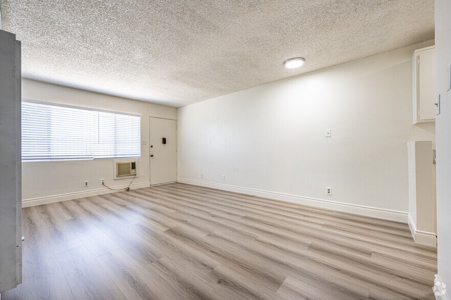 1BR, 1BA - 600SF - Dining Room - La Puente Garden Apts