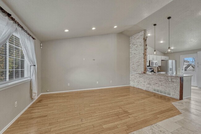 Building Photo - 12724 Henson Creek St