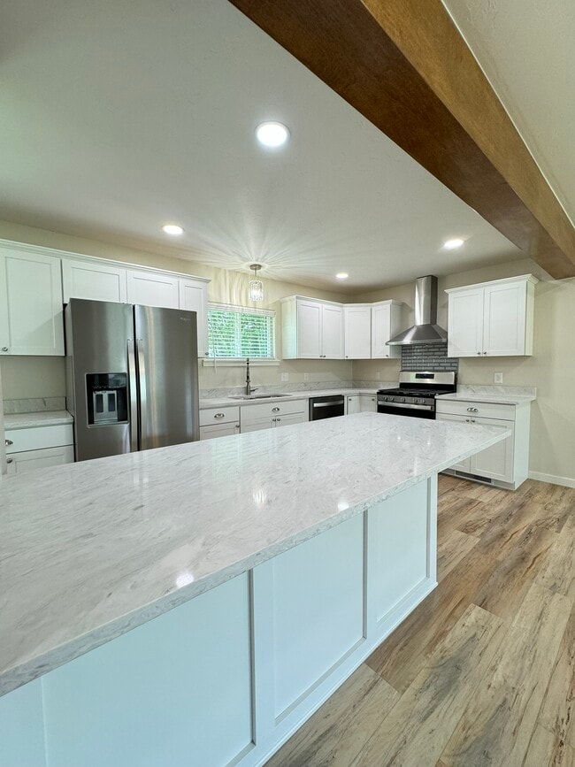 Building Photo - 1442 E Broadway St