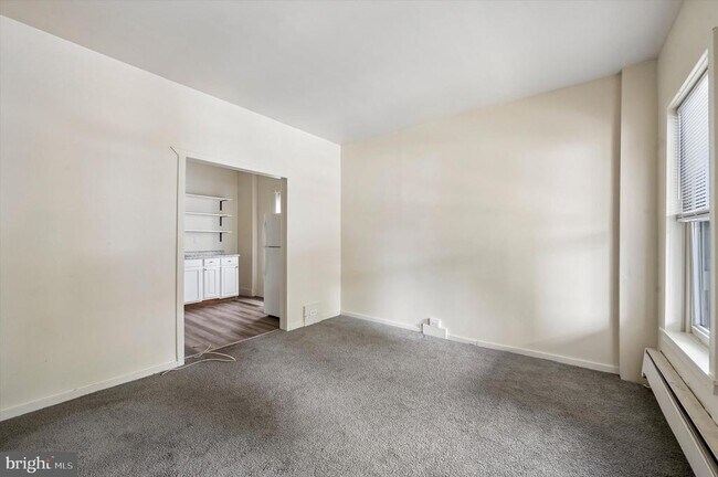 Building Photo - 13 E 21st St