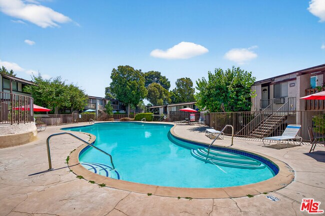 Building Photo - 394 Miraleste Dr