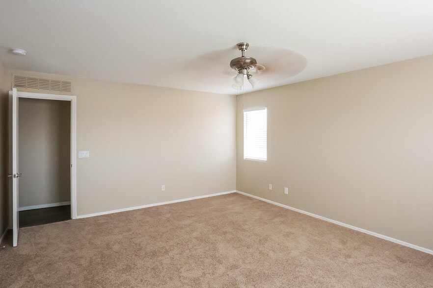 Building Photo - 10425 W Miami St