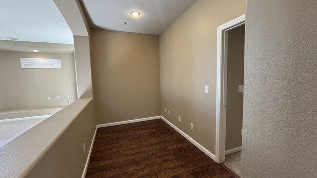 Building Photo - 3 BED, 2 bath, Single Story