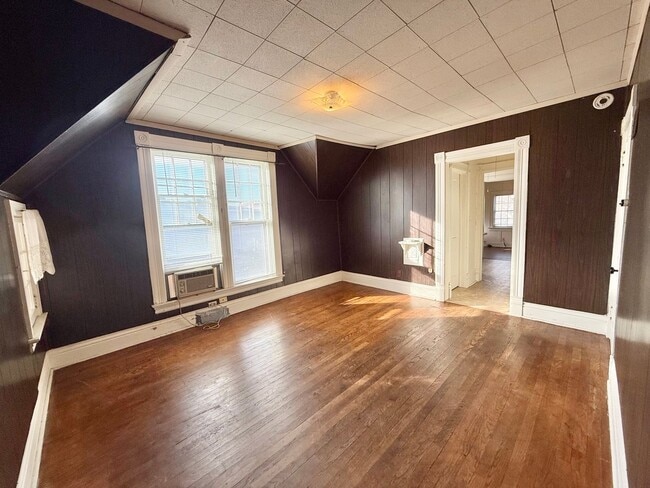 Primary Photo - 1544 D St