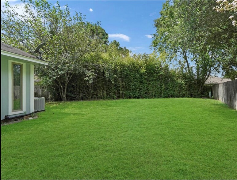 Building Photo - 2622 Gilliom Dr