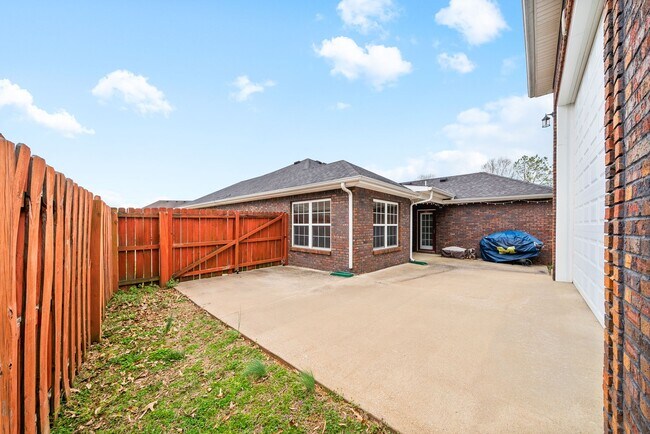 Building Photo - 1028 Hendricks Ct