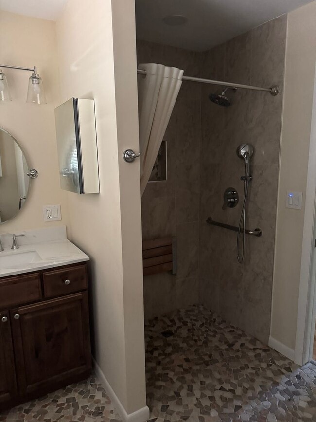 Building Photo - 3 Bedroom Ranch Home - Upper Arlington, OH