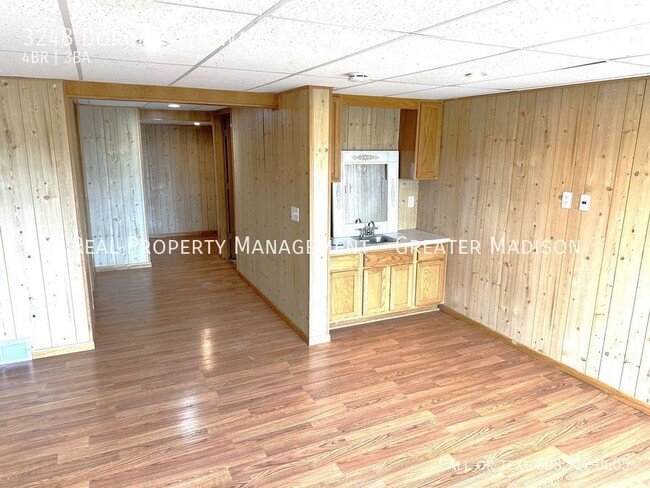 Building Photo - 3248 Dorchester Way